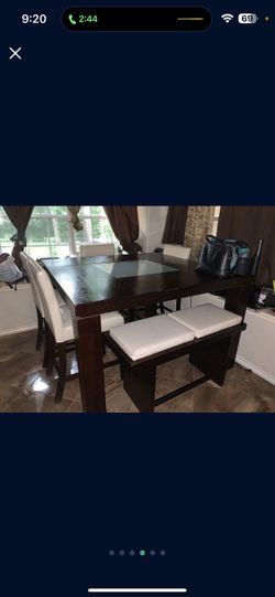 Dinning Table Very Nice And Solid