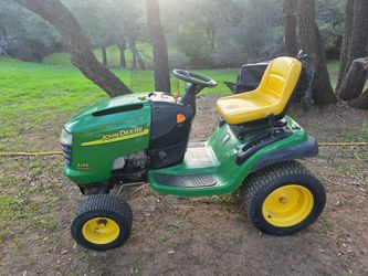 John Deere L120 Lawn Tractor