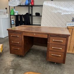 big wood desk that locks 🔐 & has lots of storage