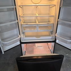 25.5 https://offerup.co/faYXKzQFnY?$deeplink_path=/redirect/ Nevera