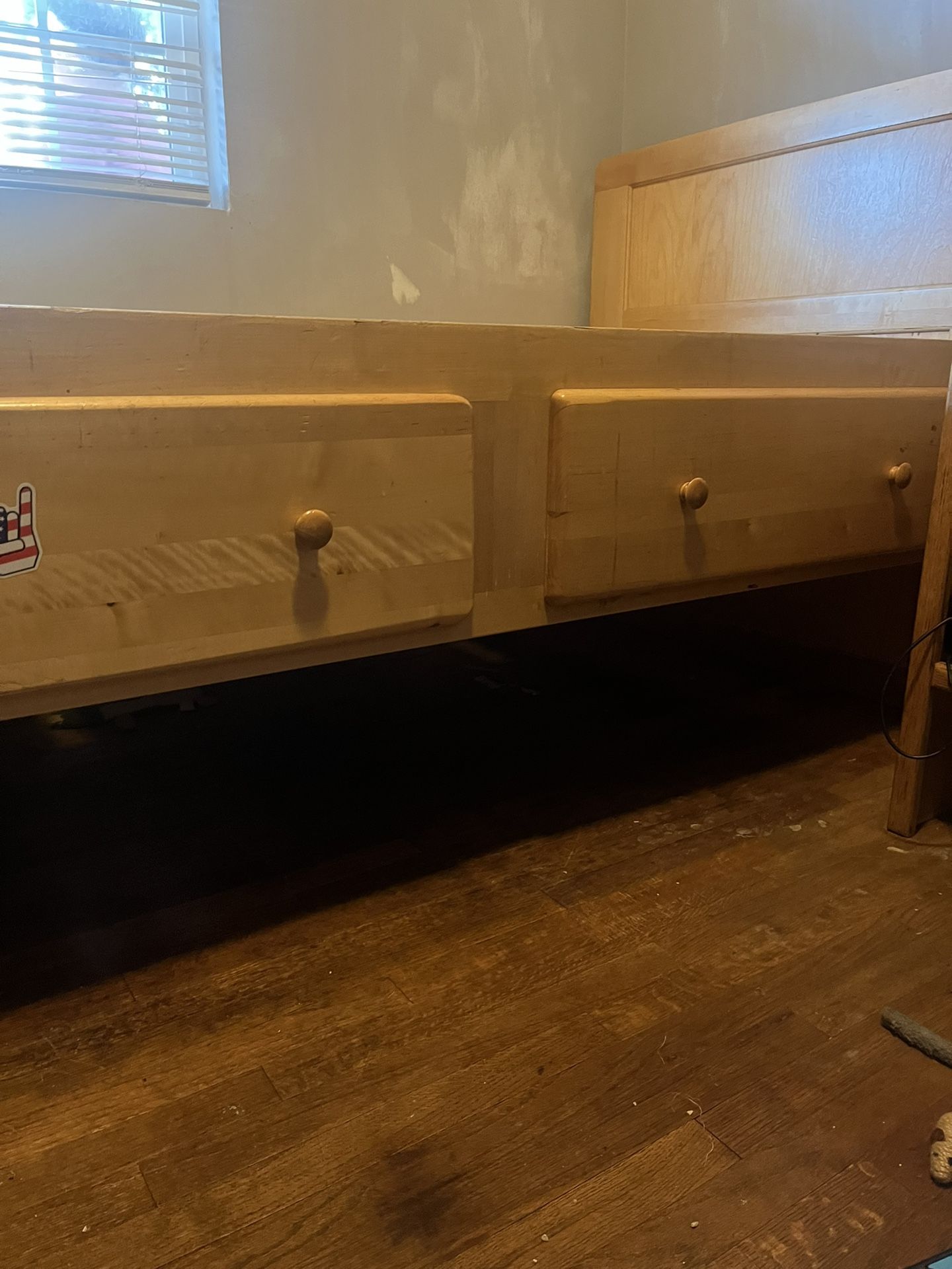 Twin Bed With Trundle