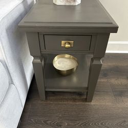 Vista End Table - Living room or bedroom