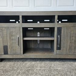 Signature Design by Ashley Mayflyn 62" TV Stand / Entertainment Center Rustic Farmhouse