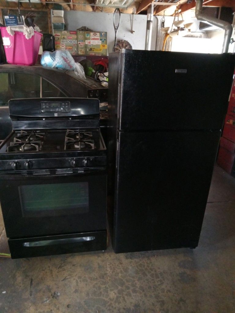 HotPoint fridge and kenmore stove Black 