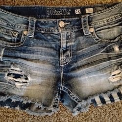 Miss Me shorts size 28 with star and strip pockets