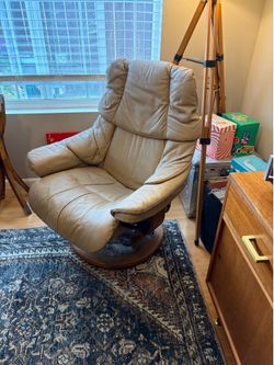 Ekornes Stressless Reno Swivel Recliner – Authentic Norwegian Design
