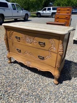 Dresser entryway table buffet