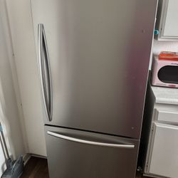 Mora 22.3 cu. ft. Bottom Freezer Refrigerator with Installed Ice Maker