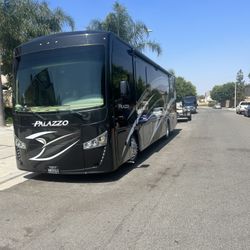 2018 Thor Motor Coach Palazzo 33.2 Cummings Diesel