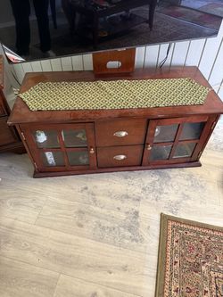 Entertainment center/ TV Stand