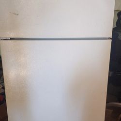14 cu Ft Refrigerator 