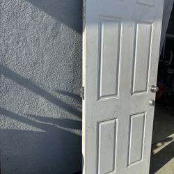 Metal Door / Puerta de metal