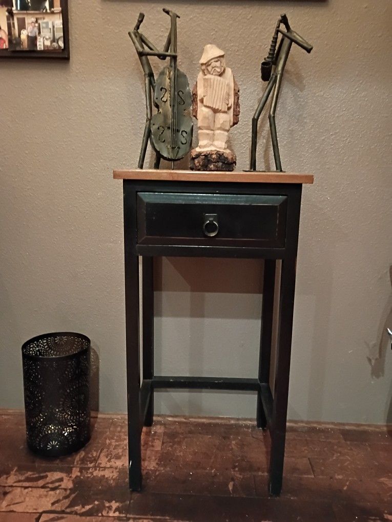 Accent Table w/drawer