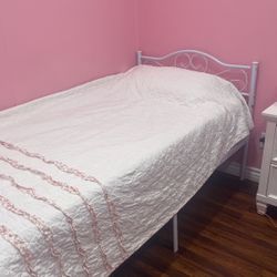Metal Bed For Sale !!!!