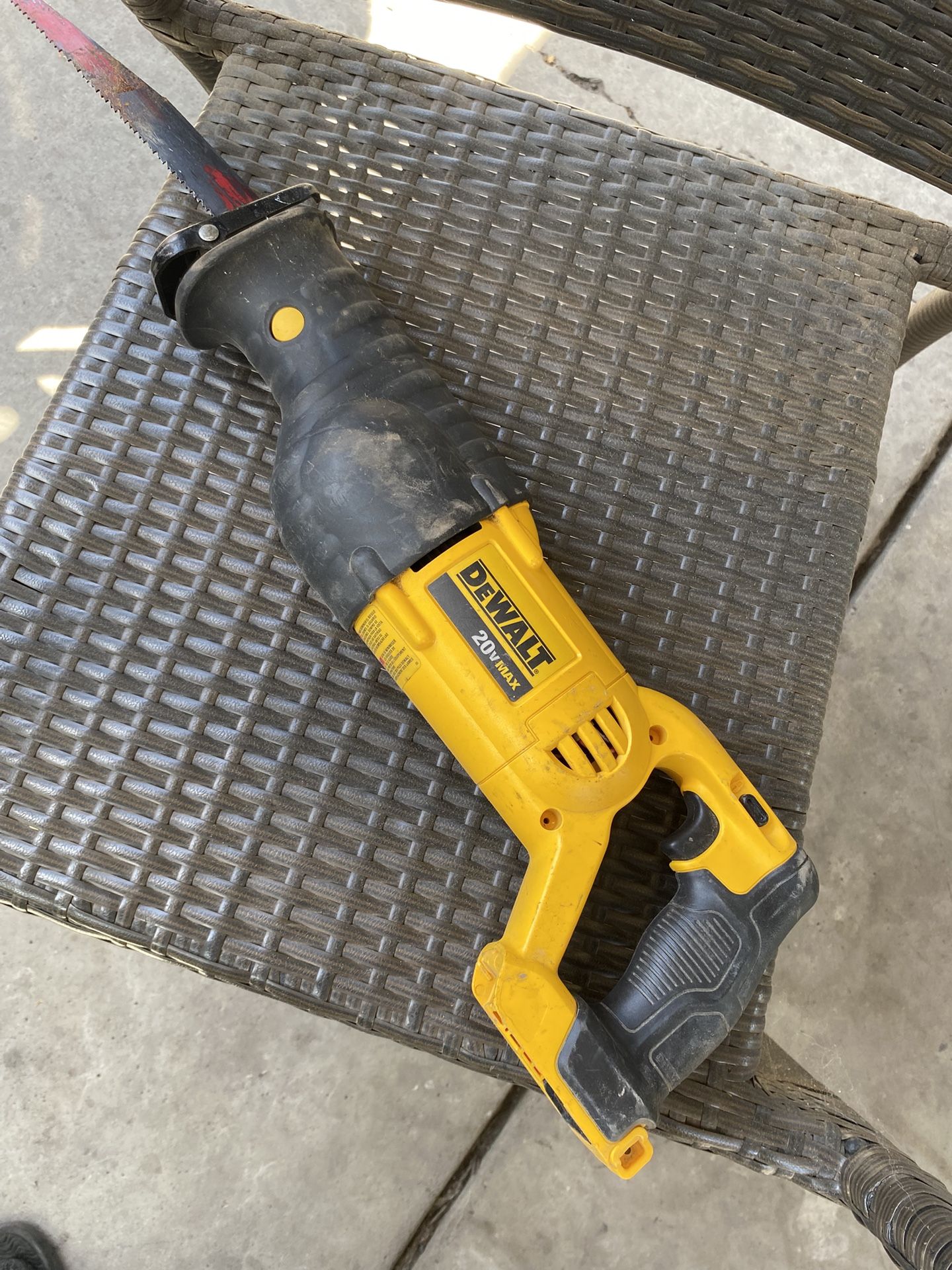 DeWALT Saw Saw