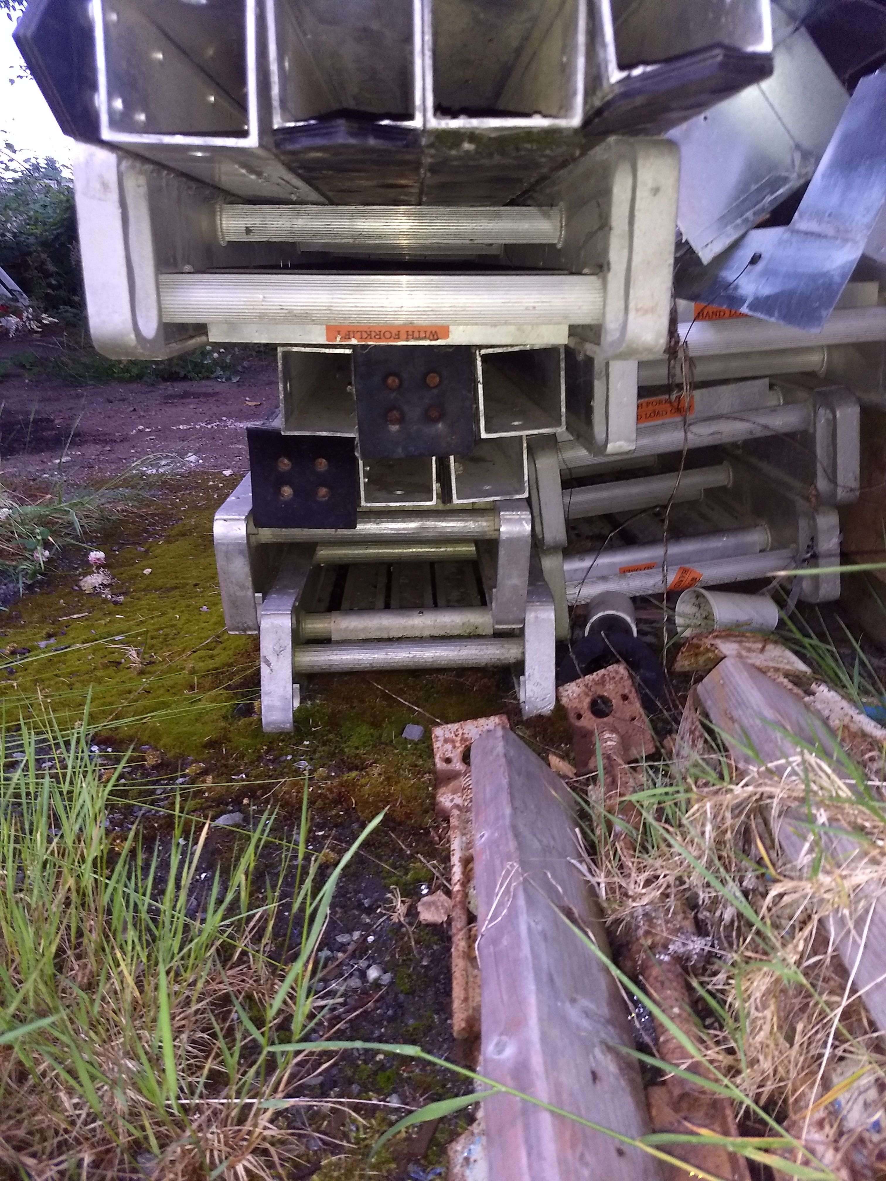 Aluminium pump jack scaffolding planks 20 foot and poles for Sale in