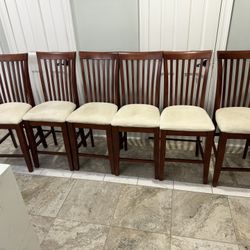 Six Wood Dinnig Chairs Good Conditions 