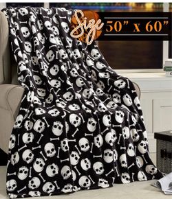 Skull and Crossbones Fleece Throw Blanket 50x60