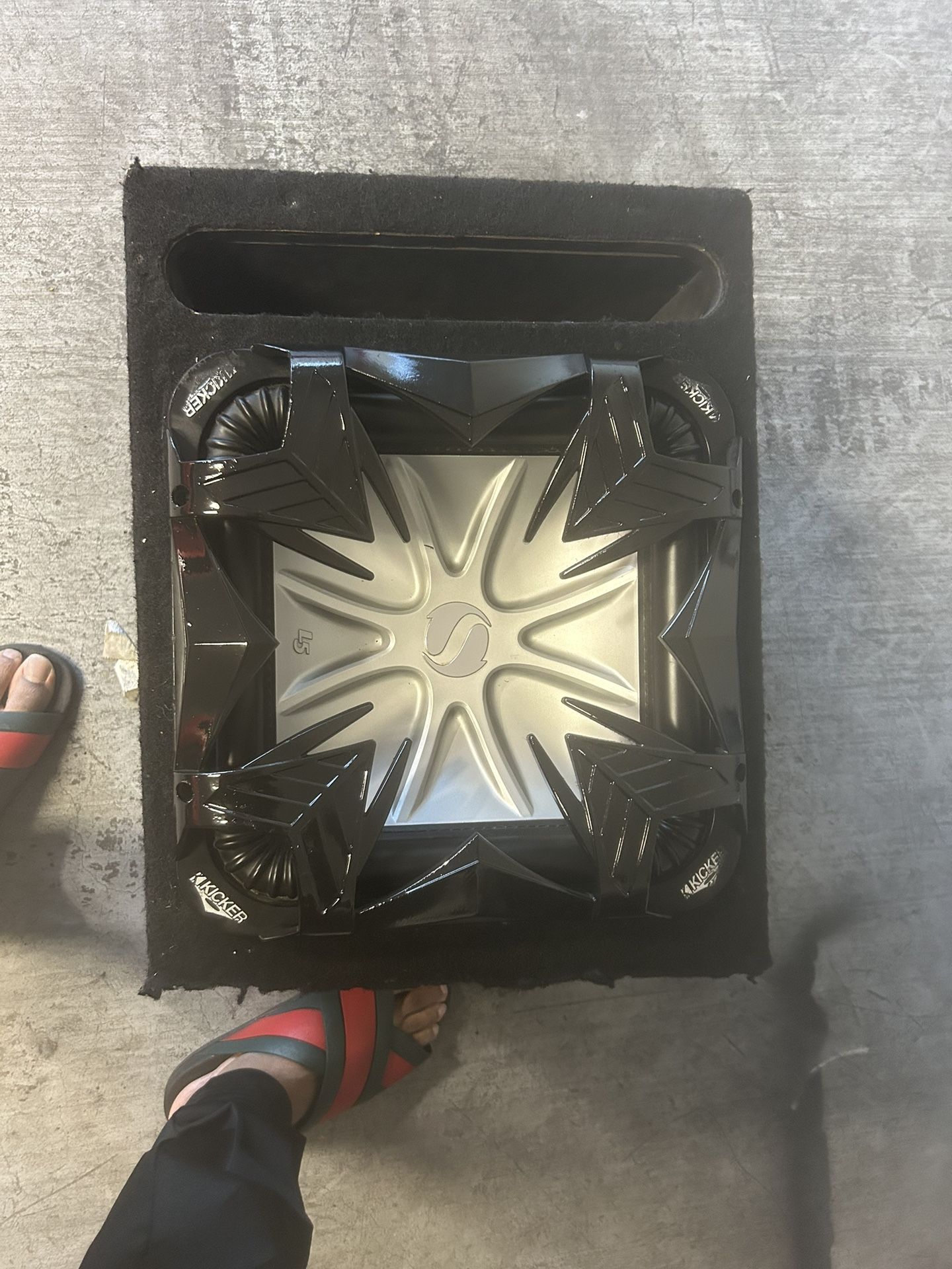 12” KICKER L5 w/PORTED BOX for Sale in Las Vegas, NV OfferUp