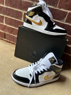 *** NEW ARRIVALS, NEW ARRIVALS, NEW ARRIVALS *** “ Brand 🆕 “ Retro Air Jordan 1 Mid SE, Color: Black/ Metallic-Gold White, Size: Men’s Size: 11.5 - W