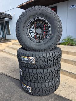 17" LOCK w/  37"  Ridgecrawler R/T tires