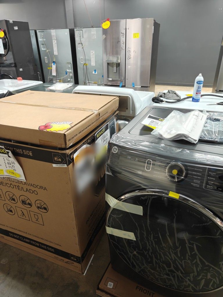 GE frontload washer and dryer set in dark