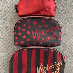 Set Of 3 Victoria S Cosmetic Bags  / 3 Cosmetiqueras