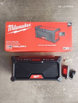 New Milwaukee BLUETOOTH Jobsite Radio M18 - ToolOnly.
