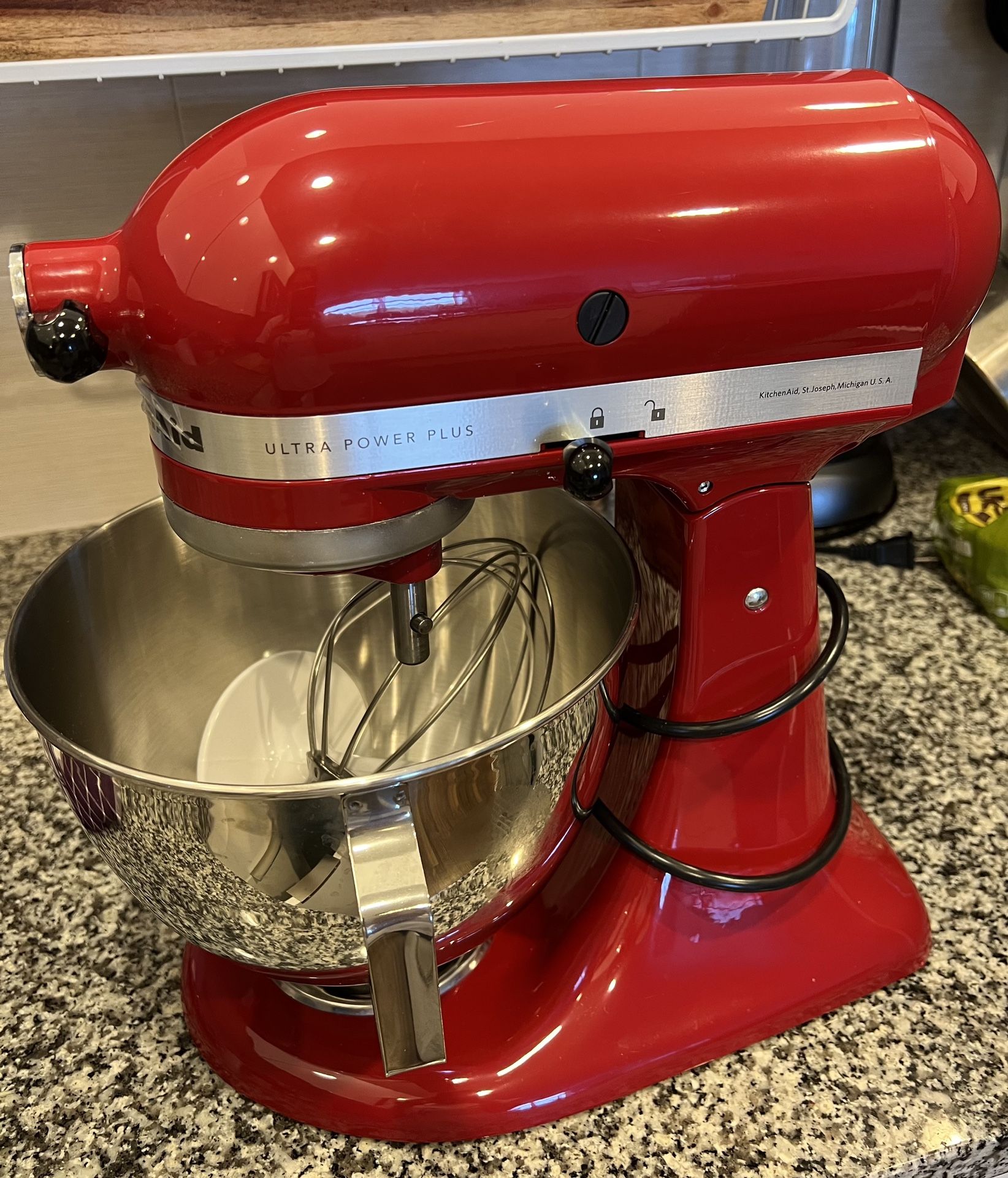Kitchen Aid 4.5 Quart Tilt Head stand Mixer - Lightly Used