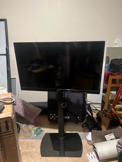 Sanyo TV with tv stand