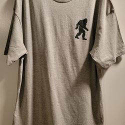 Men's gray short-sleeve t-shirt with a black Bigfoot silhouette graphic Size XLT