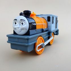 DASH - 2009 Tested & Working - Thomas & Friends Trackmaster Motorized Train Engine "Excellent Condition" • Thomas & Friends Original Train Engine 