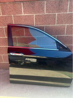 RIGHT SIDE FRONT DOOR 2013-2017 HONDA ACCORD WITH HINGES (BLACK COLOR).