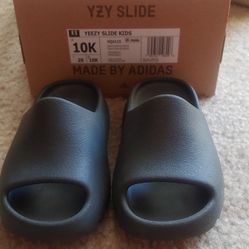 Yeezy Slide Onyx Sz:10k (Kids)