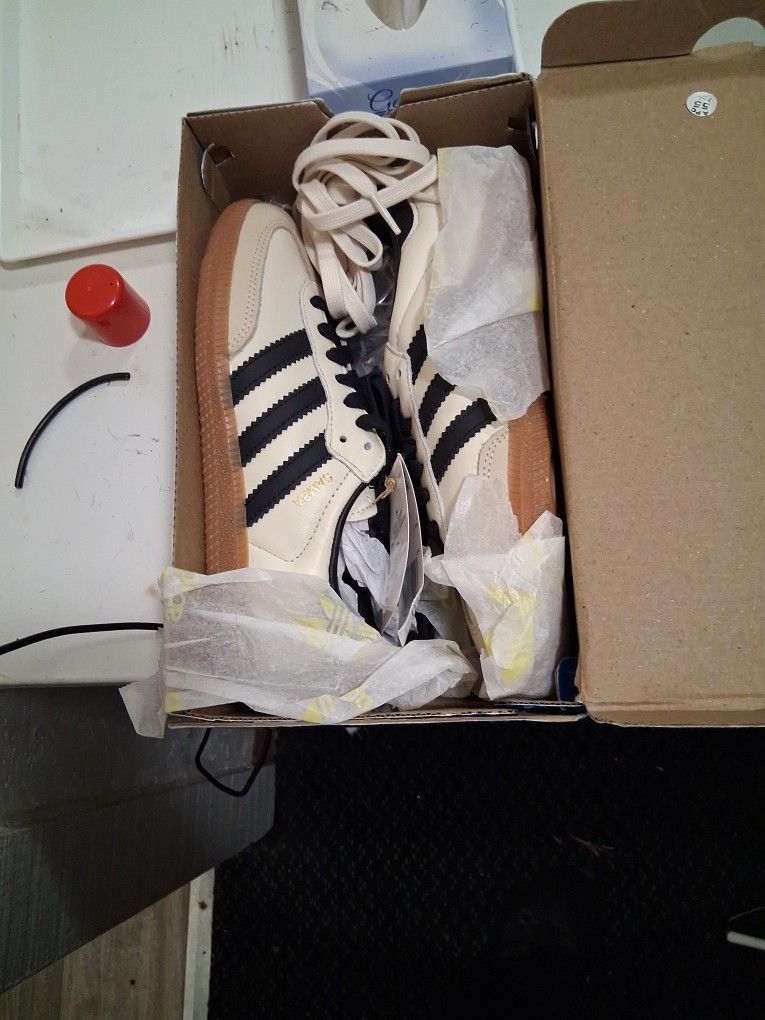 Size 5 1/2 Women's OG Sambas Adidas 