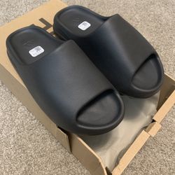 Yeezy Slide Onyx - Size 8