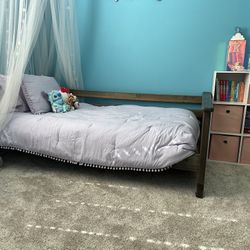 Two Twin Beds And 2 Dressers 