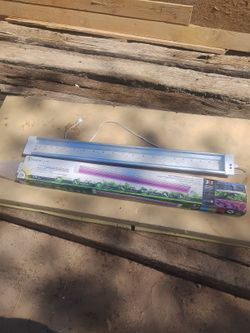 Good Earth 4 Ft Spectrum Growing Lights With Auto Timer There's Two Of Them