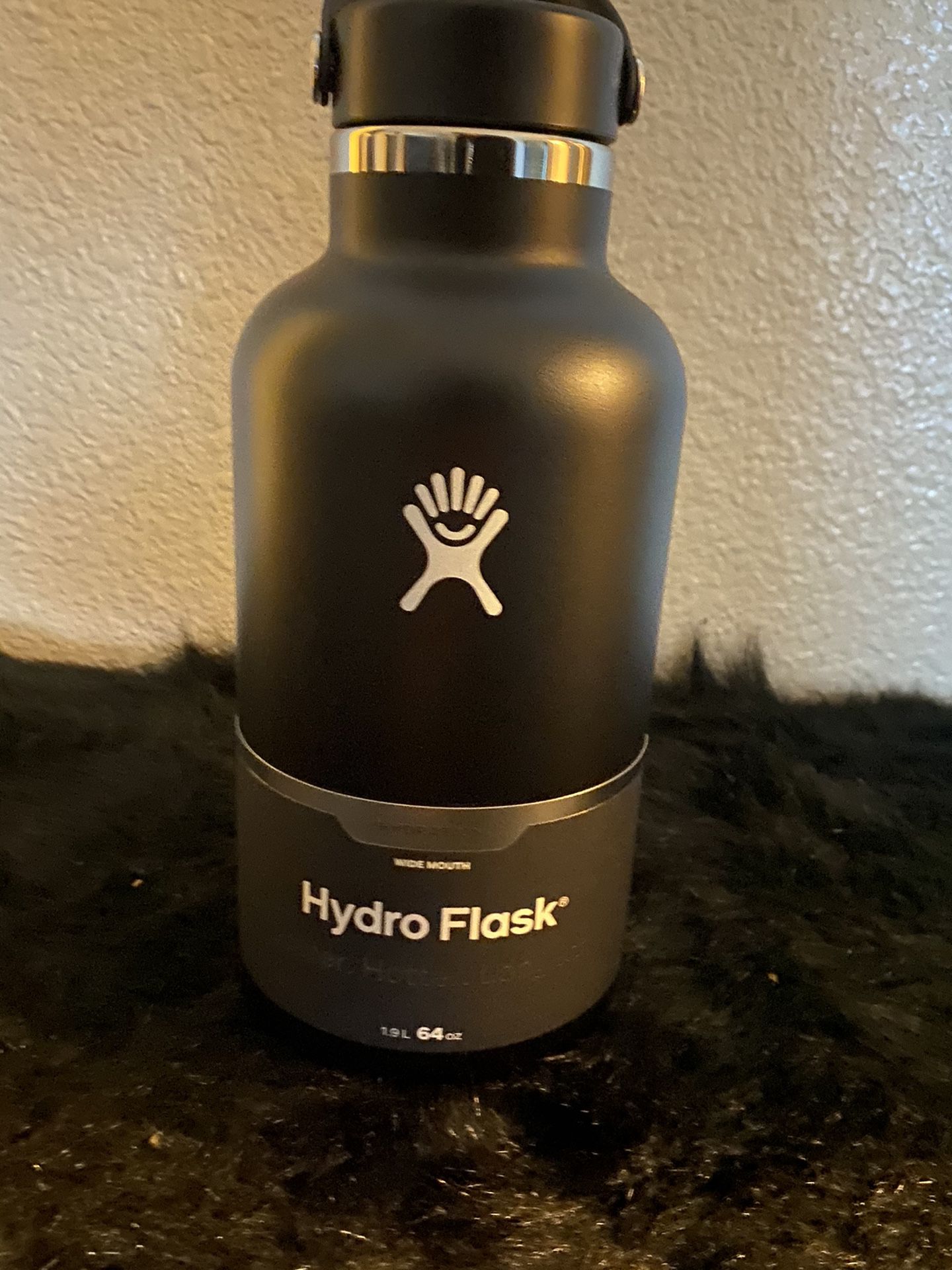 Hydro Flask 64oz Color Black
