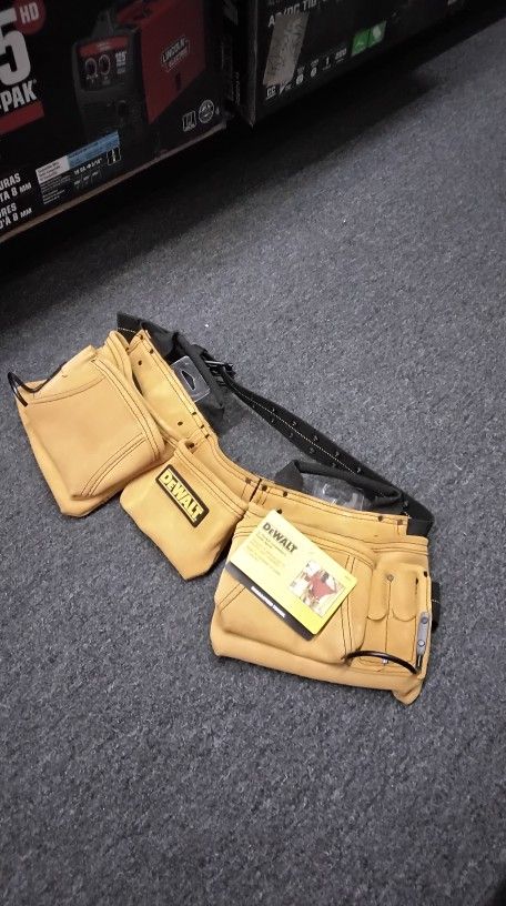 DEWALT 12 - POCKET CARPENTER'S SUEDE APRON