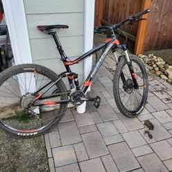 Giant Stance 2 Mountain Bike