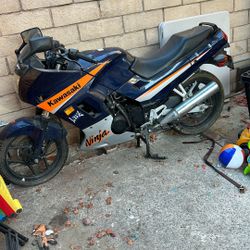 2005 Kawisaki 250 Ninja 