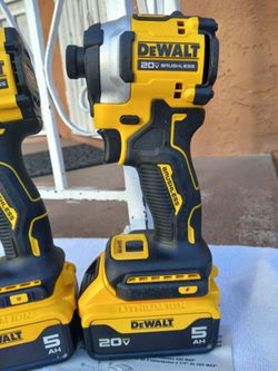 20v Dewalt combo kit Brushless combo kit Hammer Drill/lmpact Drill 3 Speed 2 battery 5.0ah  And Charger brand new