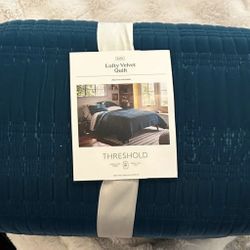 Threshold Lofty Velvet Quilt Full/Queen