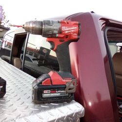 Milwaukee Drill Driver (2) Battery's 