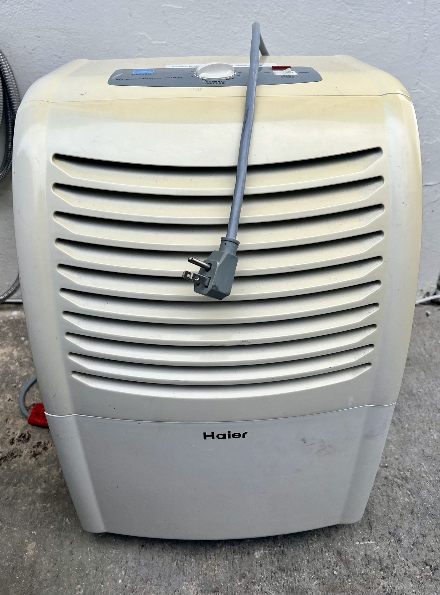 HAIER Dehumidifier (deshumidificador) 65 Pint