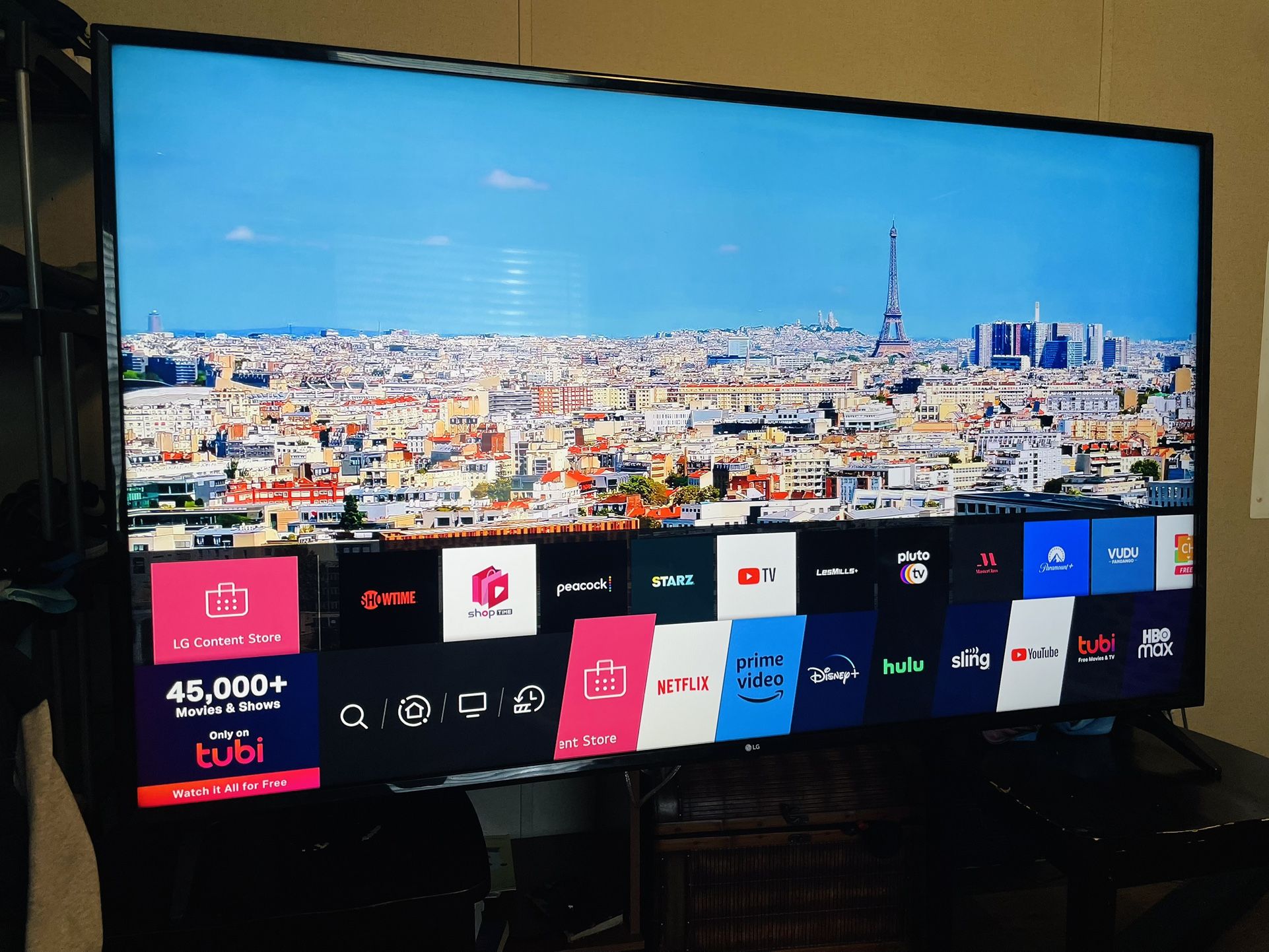 Very Nice! 65 Inch LG Smart 4K UHD TV W/ OG Remote! Also Selling Vizio Soundbar & Subwoofer!!