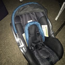 Lnew Infant snap and go carrier car seat with base only $50