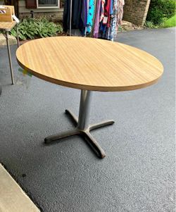 Round Table – 4 ft Diameter – Great for Dining, Game Nights, or Workspace