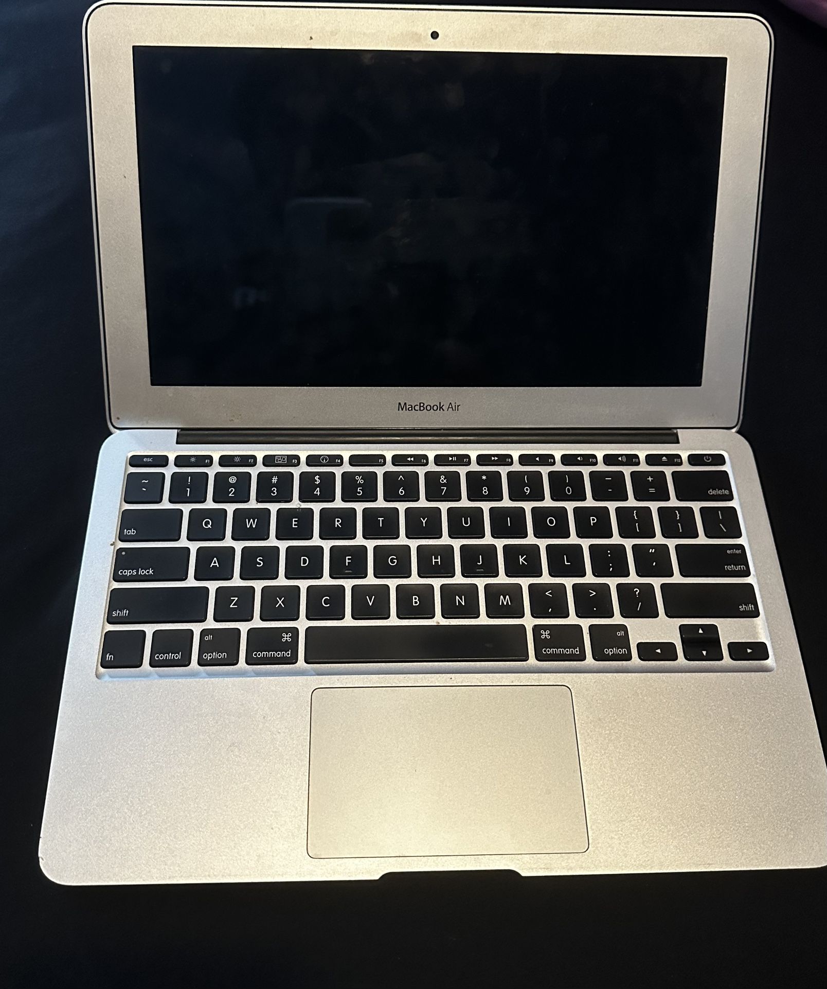 2017 Apple Macbook Air with 1.8GHz Intel Core i5 (13-inch, 8GB RAM, 128GB SSD Storage) Silver